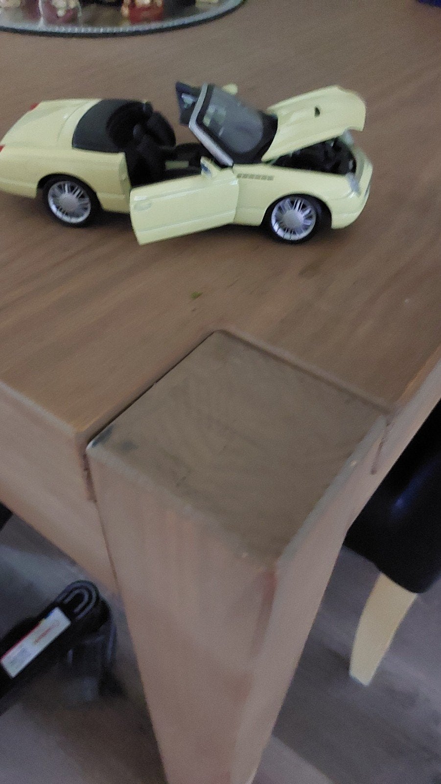 Gedetailleerd schaalmodel Ford Thunderbird (geel), Ophalen, Zo goed als nieuw, Auto, Overige merken