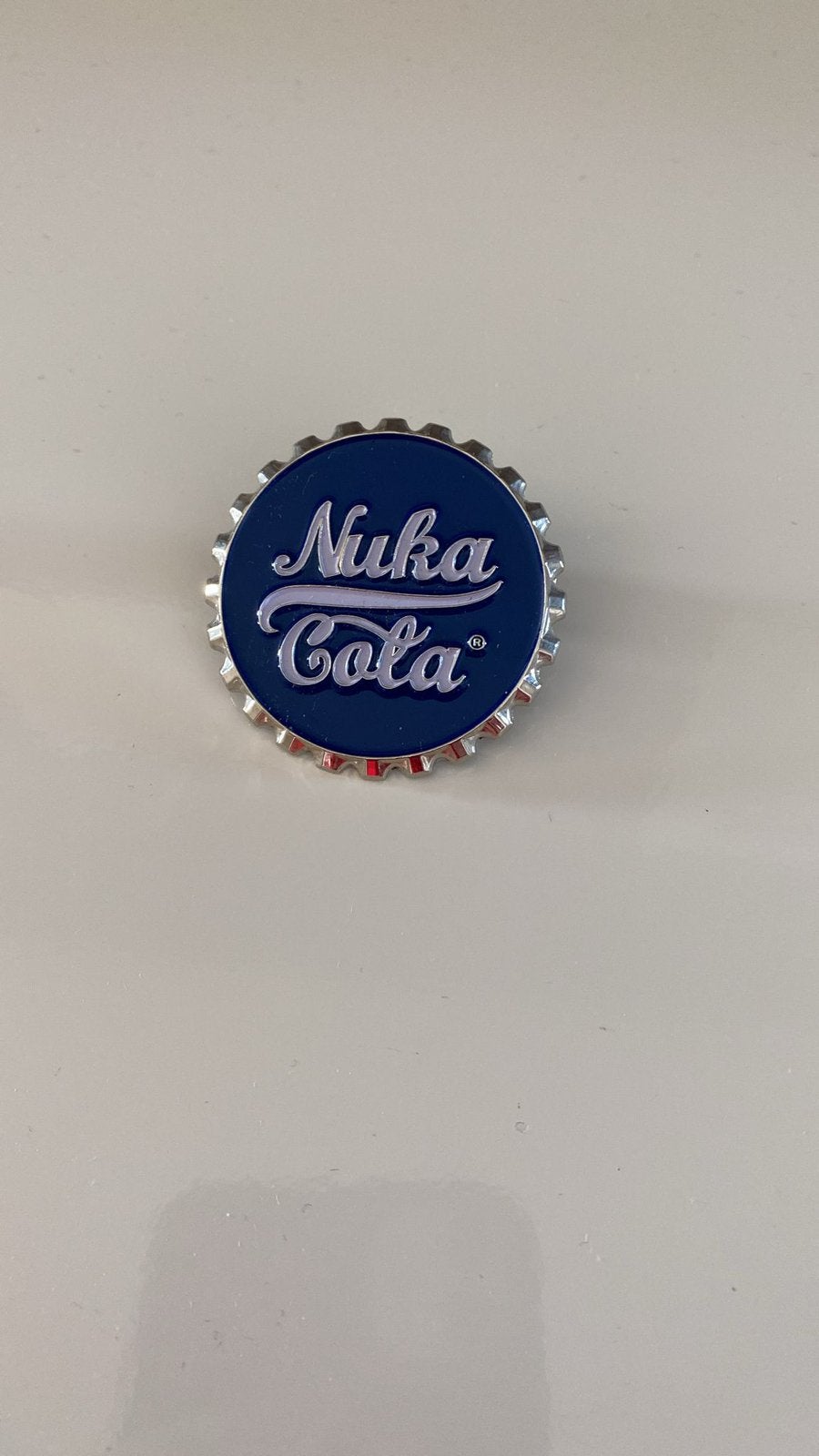 Fallout - Blauwe Nuka-Cola Pin, Spelcomputers en Games, Games | Overige, Vanaf 18 jaar, 1 speler, Eén computer, Ophalen of Verzenden