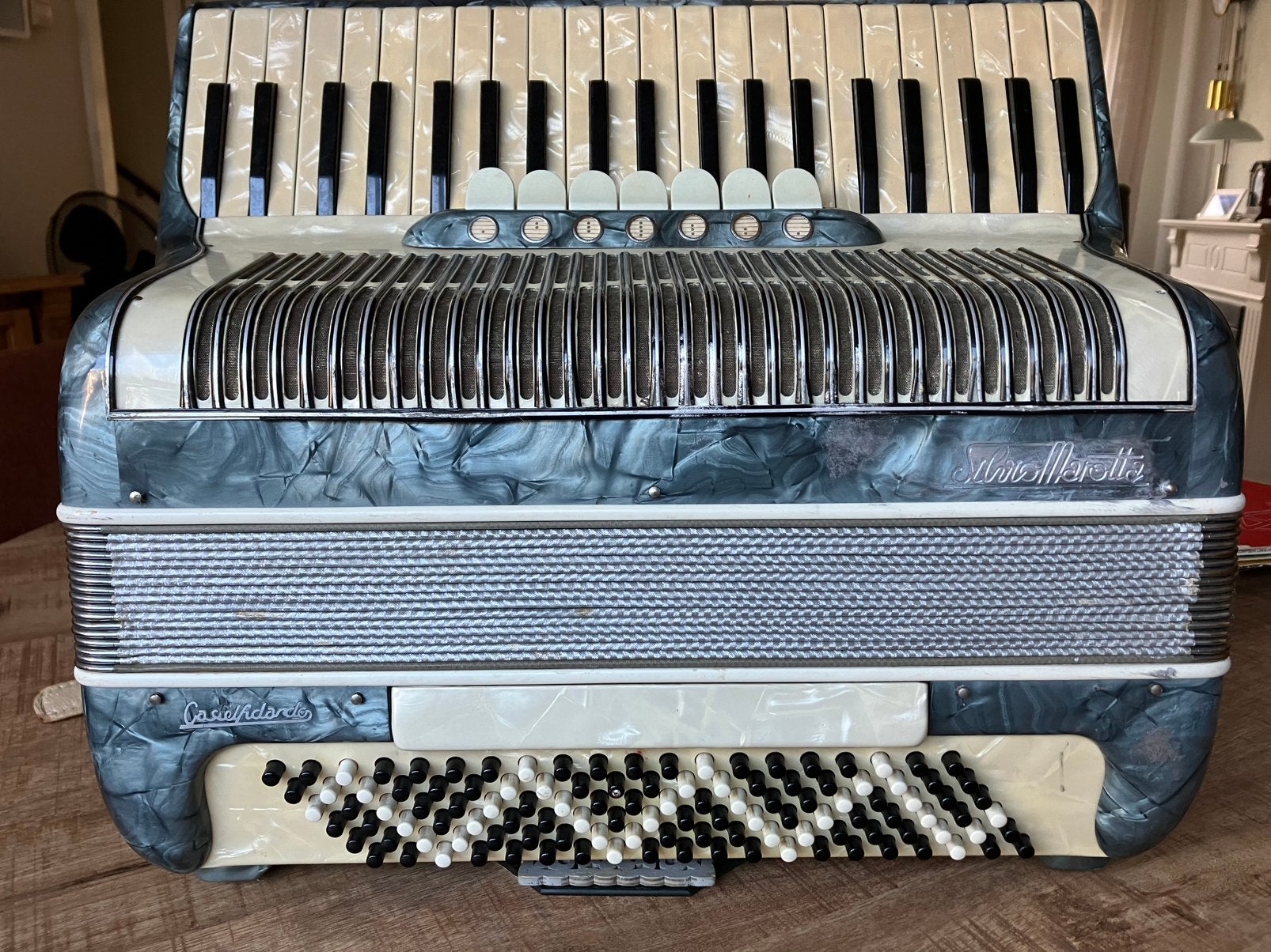 120 bas marotta 4 korig 7 reg 2 op bassen, Muziek en Instrumenten, Ophalen of Verzenden, Zo goed als nieuw, 120-bas, Overige merken