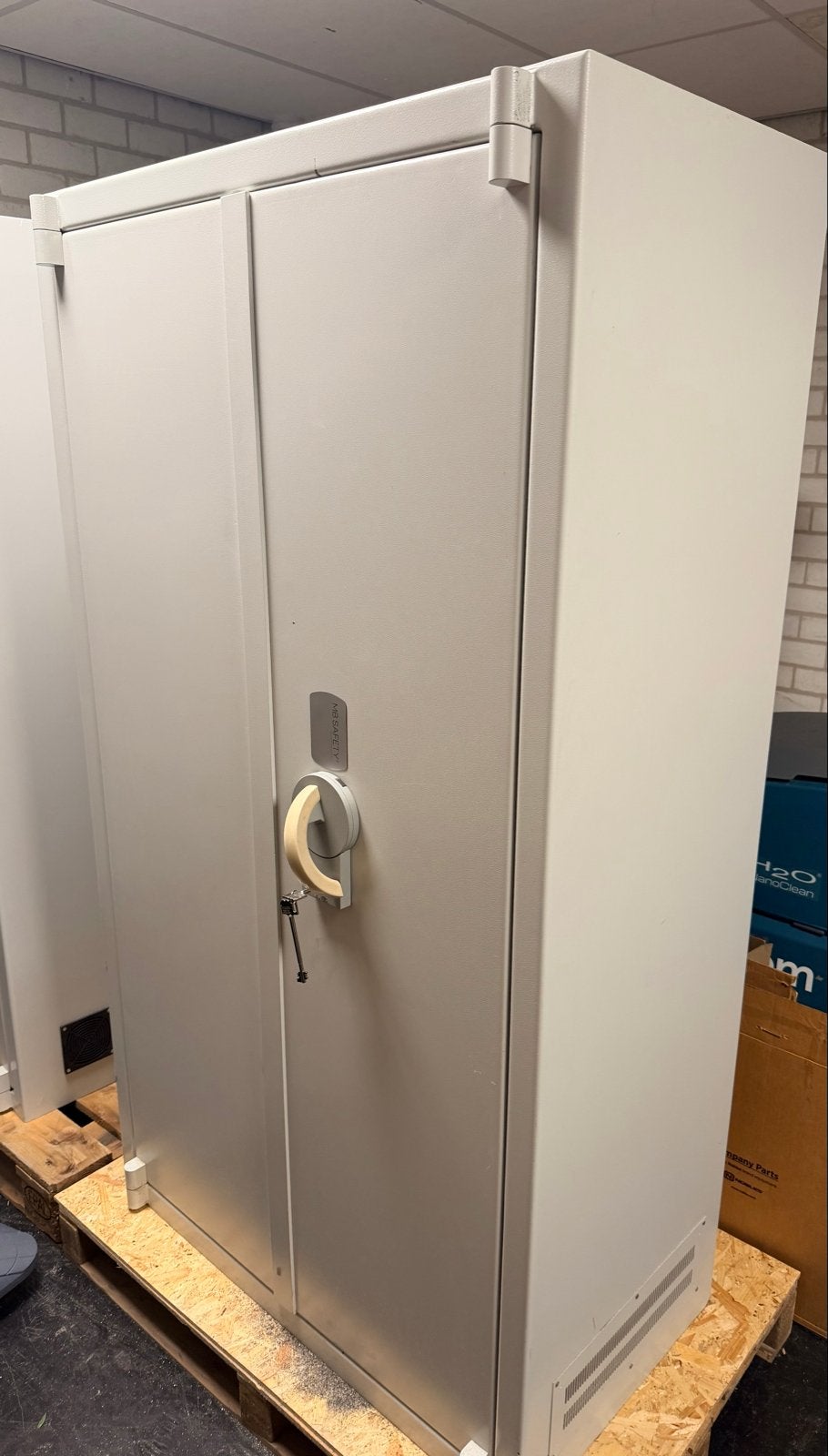Sistec kluis met nieuw slot en sleutels., Ophalen, Gebruikt