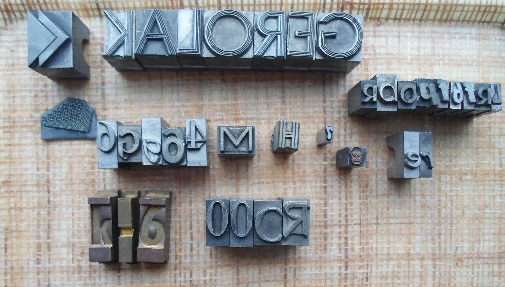 36 metalen drukletters, Ophalen of Verzenden