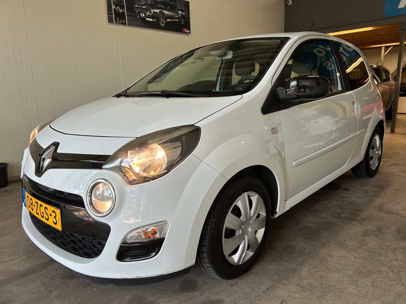 Renault Twingo 1.2 55KW E3 2012 Wit, Auto's, Renault, Bedrijf, Twingo, ABS, Airbags, Airconditioning, Alarm, Bluetooth, Centrale vergrendeling
