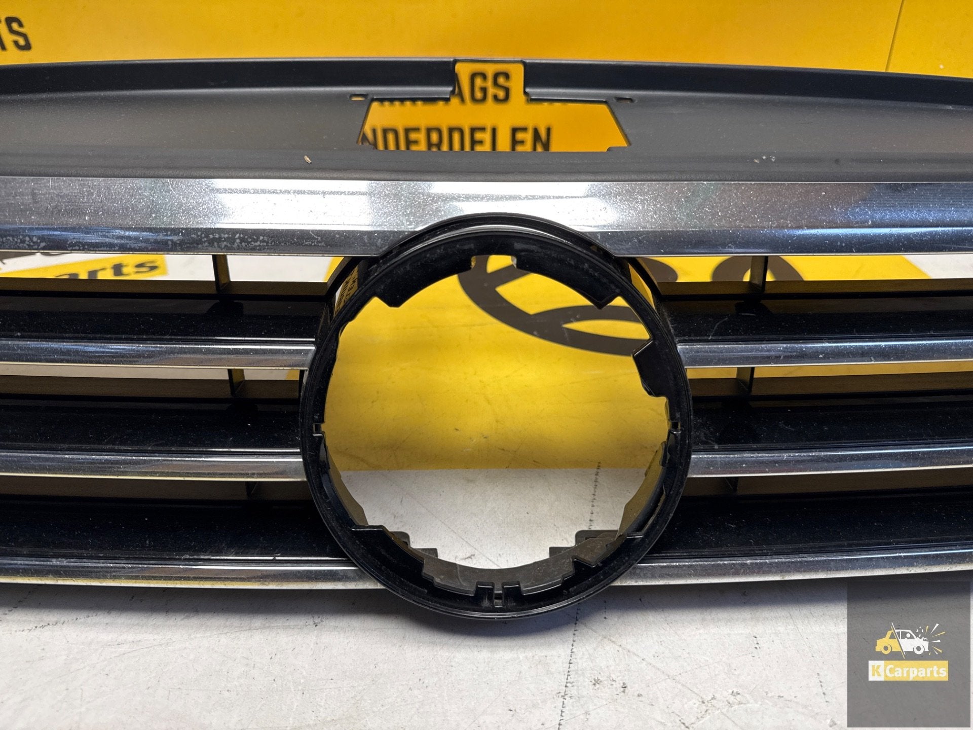 Grill Volkswagen Passat 3G0853651, Auto-onderdelen, Gebruikt, Volkswagen AG, Berliner Ring 2
38440  Wolfsburg, DE, Volkswagen