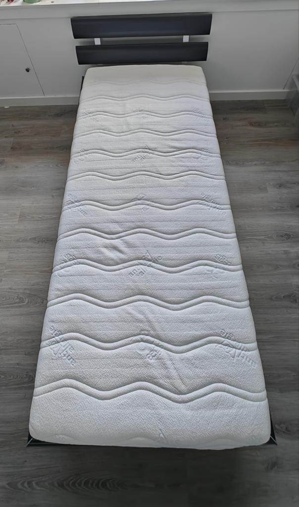 Heel netjes 1persoonsbed 90x210, Huis en Inrichting, Slaapkamer | Bedden, 90 cm, Eenpersoons, 210 cm, Ophalen of Verzenden