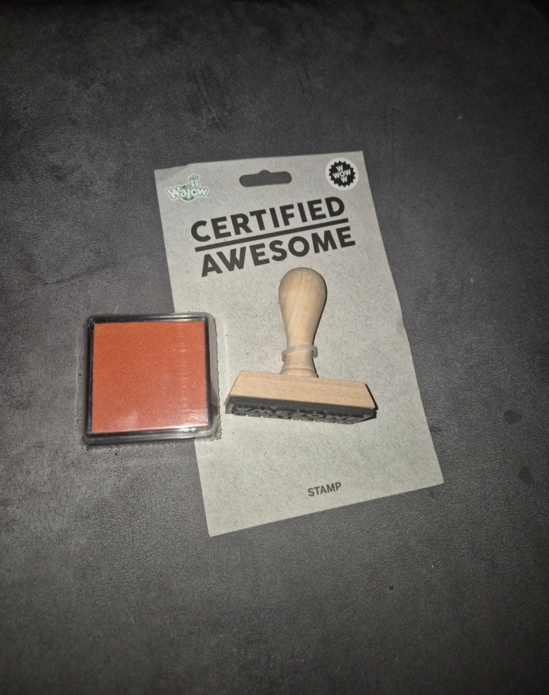 Nieuwe stempel met inktkussen - Certified Awesome, Hobby en Vrije tijd, Stempelen, Ophalen of Verzenden, Nieuw, Houten stempel