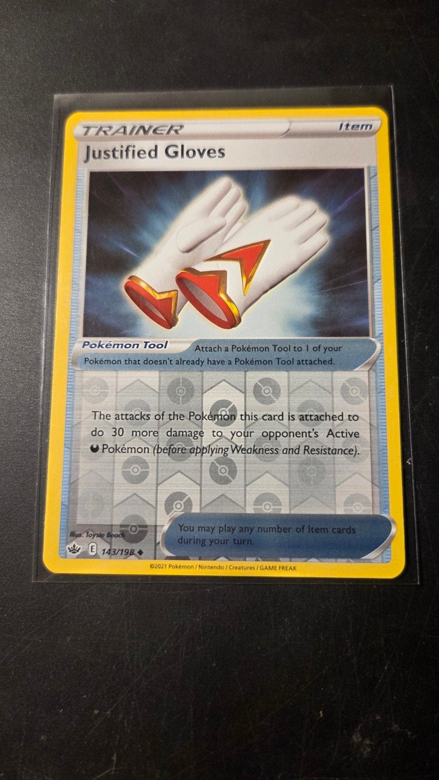 Justified Gloves (reverse holo) 143/198 Chilling Reign, Verzenden, Zo goed als nieuw, Losse kaart, Foil