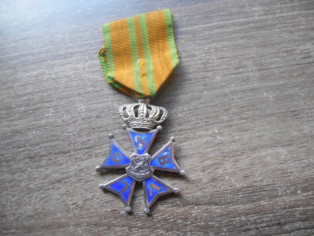Zilveren medaille Vierdaagse 6de keer NBvLO ZILVER, Ophalen of Verzenden, Landmacht, Nederland, Lintje, Medaille of Wings