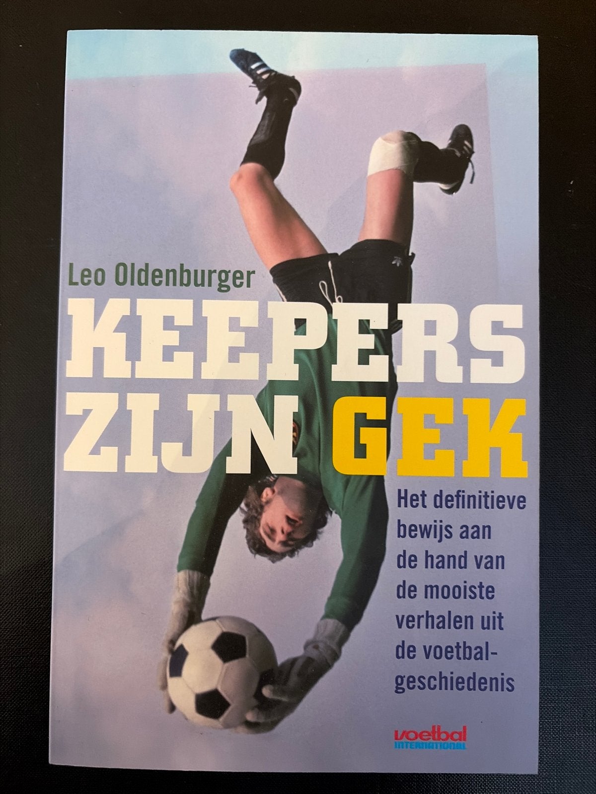 Keepers zijn Gek - Leo Oldenburger (Voetbal International), Ophalen of Verzenden, Zo goed als nieuw, Balsport