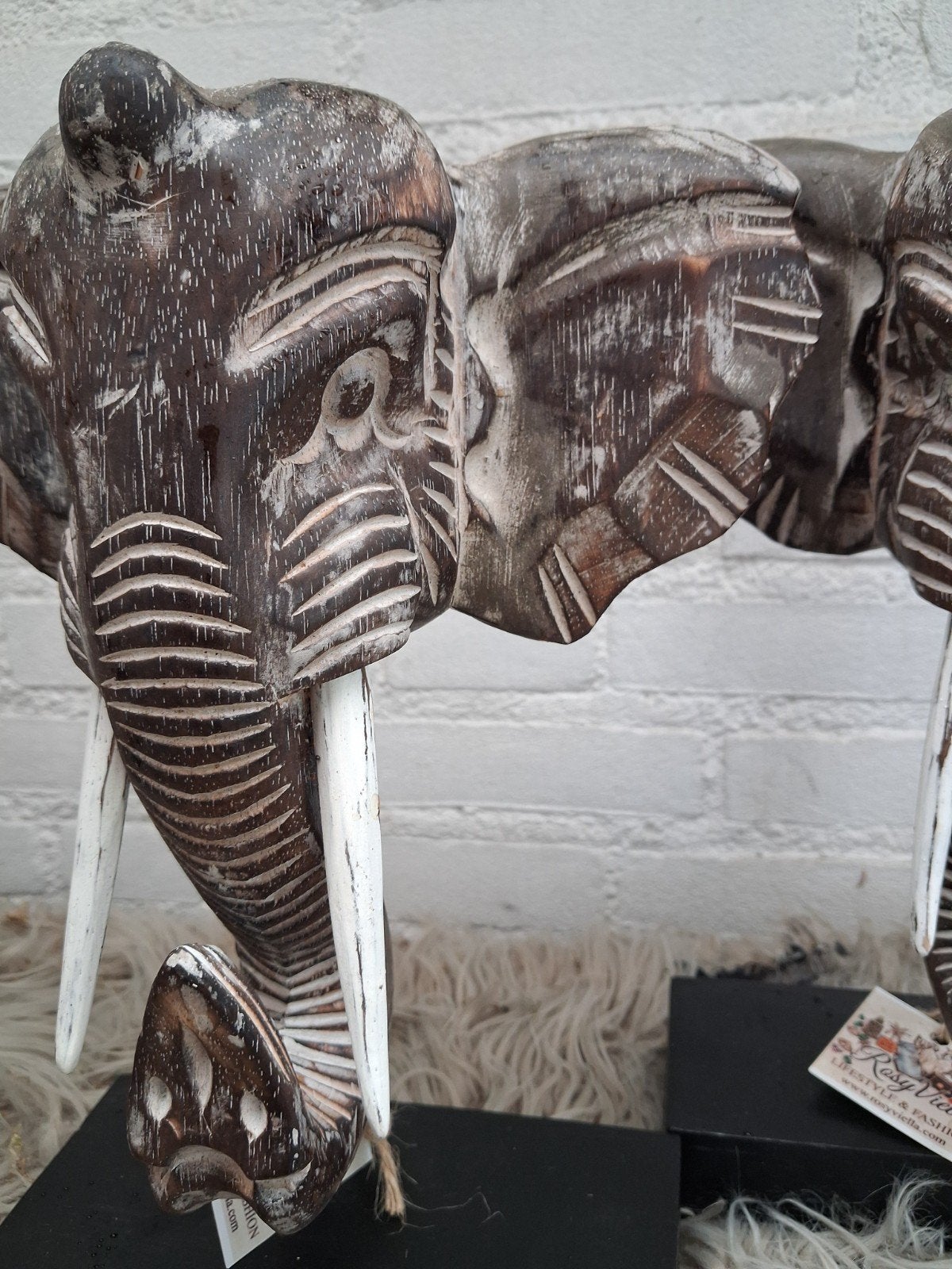 set van 2 
Elephant on stand
Wood
Handmade, Verzamelen, Verzenden, Nieuw
