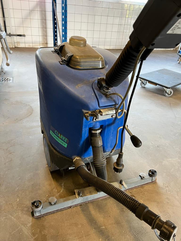 Clarke Technology Schrob- en Zuigmachine, Ophalen, Gebruikt, Schrobmachine