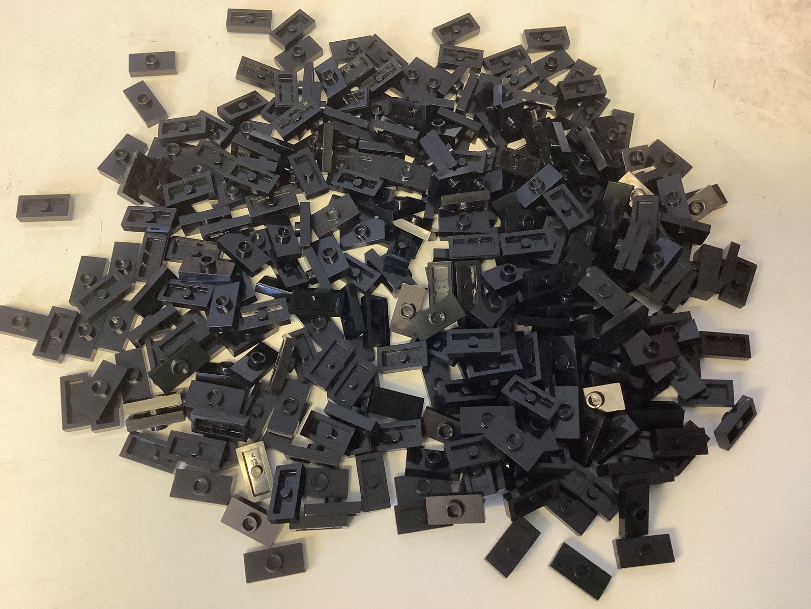 Lego plaat aangepast 1x2 met 1 nop zwart, Ophalen of Verzenden, Gebruikt, Losse stenen, Lego