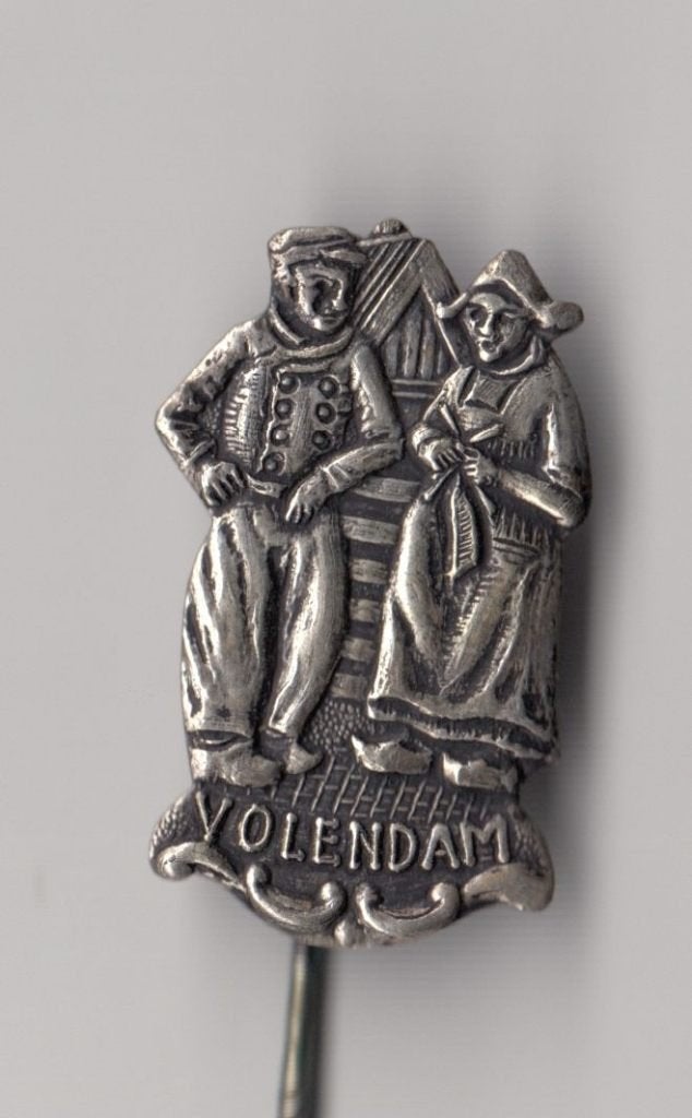 Volendam Klederdracht speldje, Verzamelen, Speldjes, Pins en Buttons, Gebruikt, Niet vindbaar, Niet vindbaar, Speldje of Pin