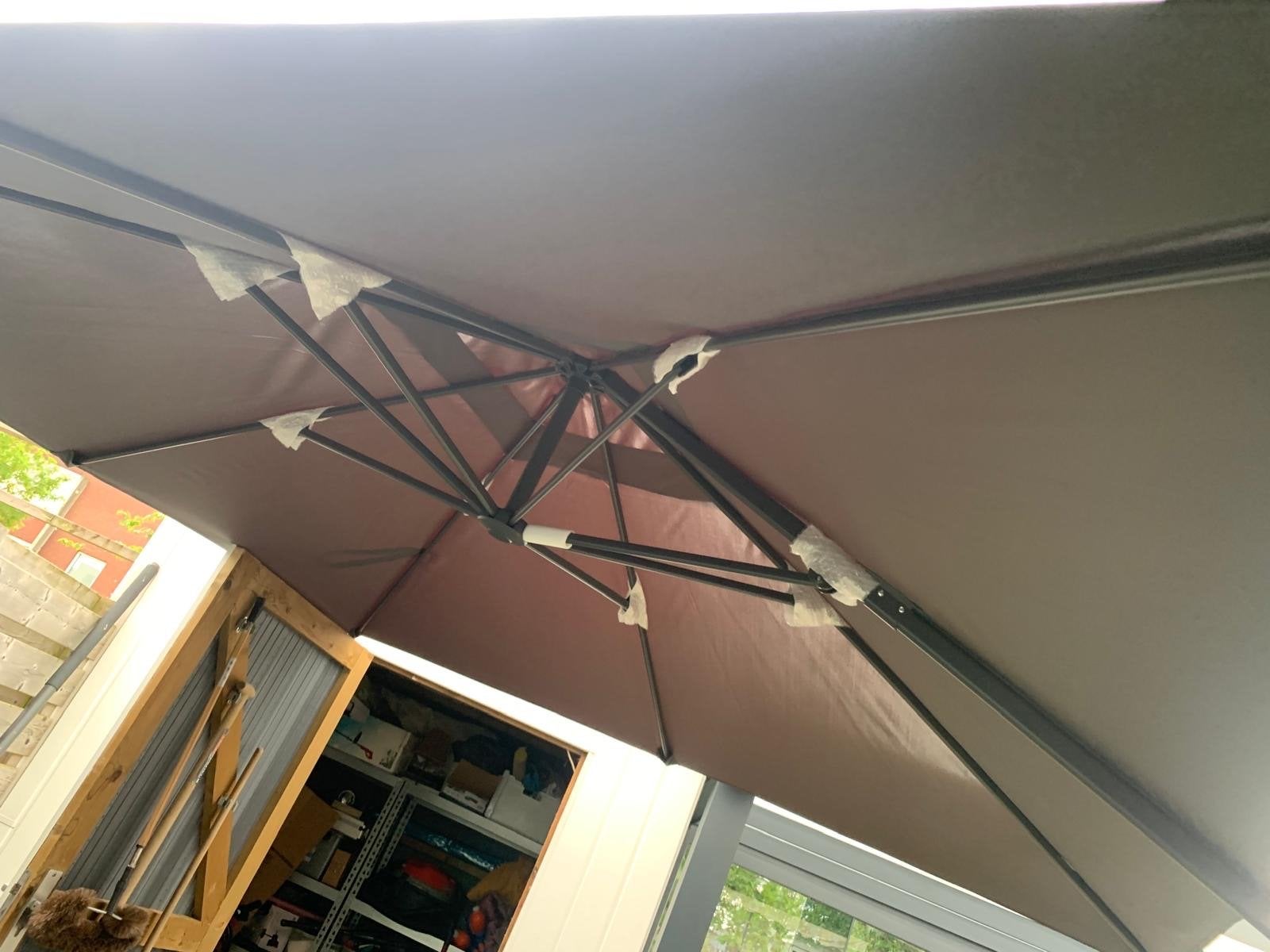 Zweefparasol 270 cm - Nieuw in doos, Ophalen of Verzenden, Nieuw, 2 tot 3 meter, Zweefparasol