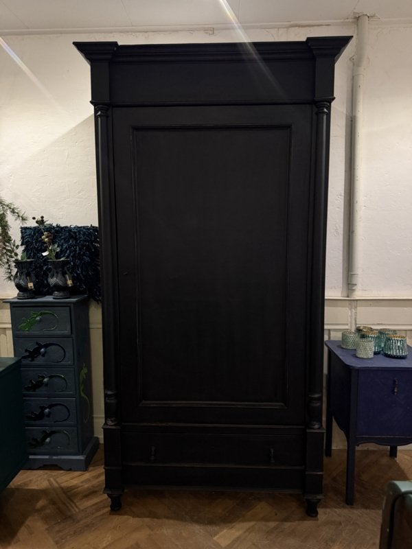 Antieke ééndeurskast, garderobekast, servieskast, kast VdlM, Ophalen, 100 tot 150 cm, Zo goed als nieuw, Vintage kledingkast oude voorraadkast brocante grote kast zwart