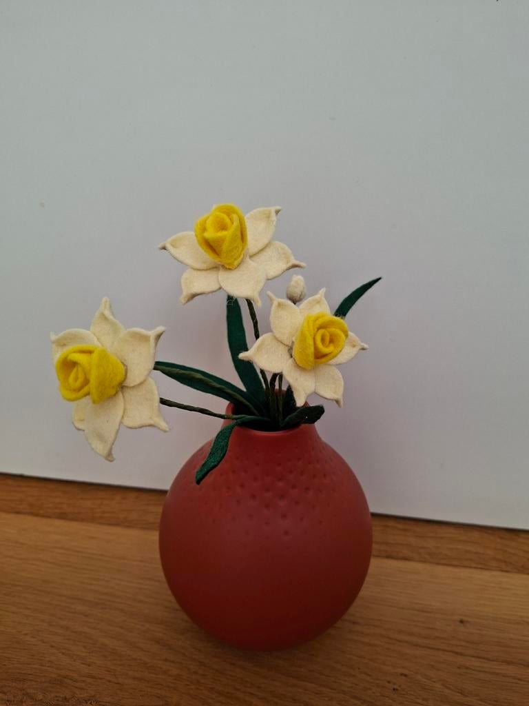 Bosje narcissen van vilt, Binnen, Ophalen of Verzenden, Zo goed als nieuw, Geel