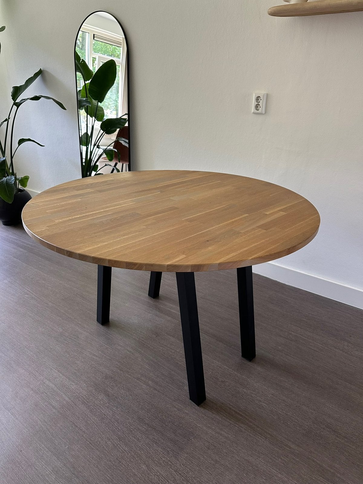 WOOOD eettafel Tablo rond eikenhout met A-poten, Ophalen of Verzenden, Zo goed als nieuw, Vier personen, 100 tot 150 cm