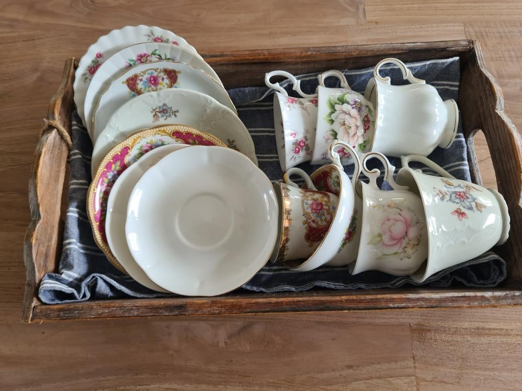 Set van 5 koffiekopje s en 2 theekopje s in roze tinten, Ophalen