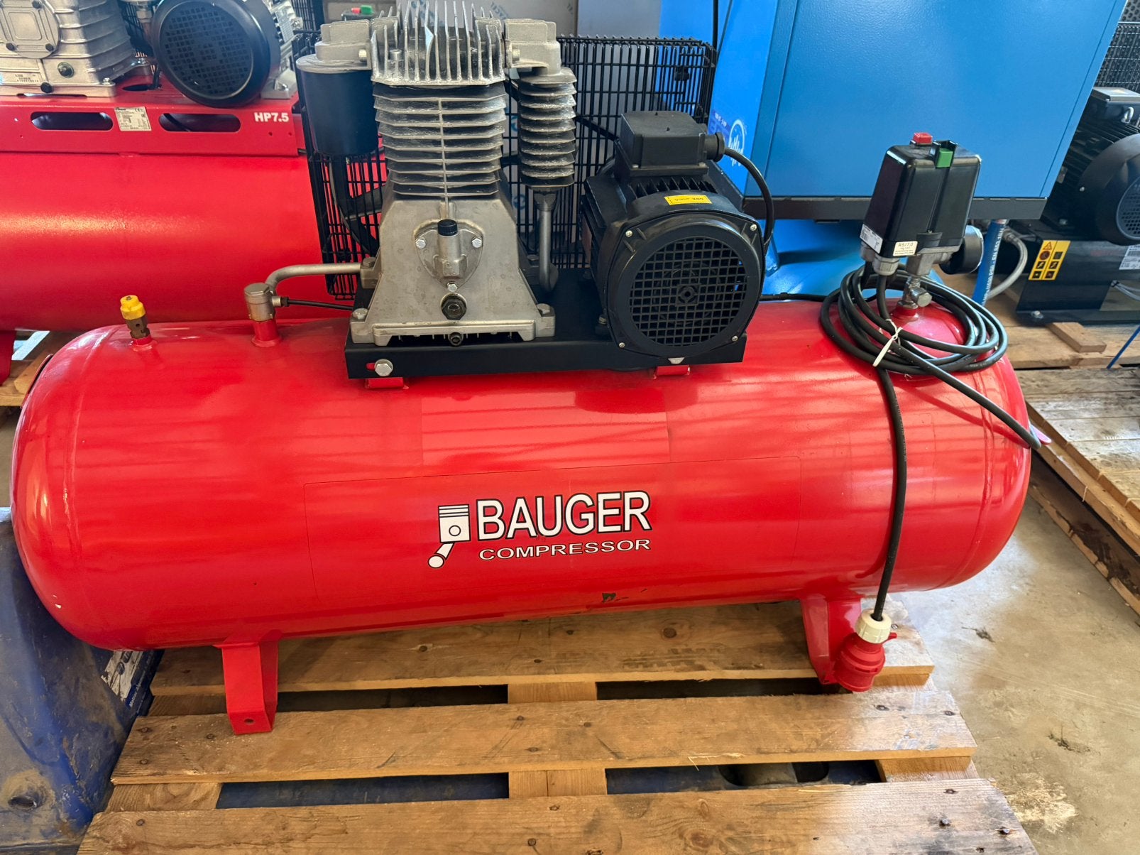 Mooie  compressor 3 pk merk Bauer, Doe-het-zelf en Verbouw, Compressors, Gebruikt, Ophalen of Verzenden, 200 tot 400 liter/min