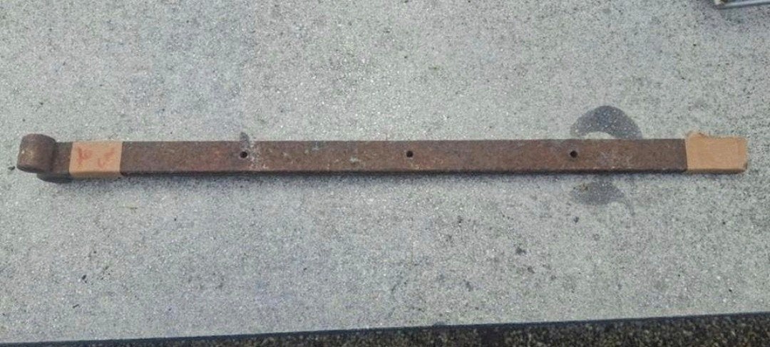 2 ijzeren hengen 70 cm lang, Ophalen, Zo goed als nieuw