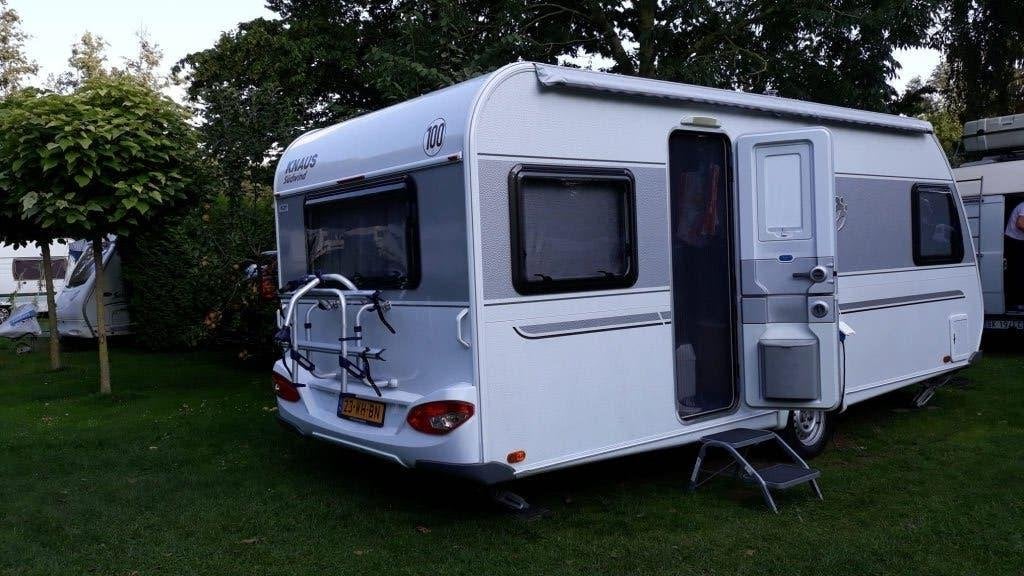 Complete Caravan Knaus Südwind 500 FU(mover, fietsendrager), Caravans en Kamperen, Rondzit, 7 tot 8 meter, Particulier, Vast bed