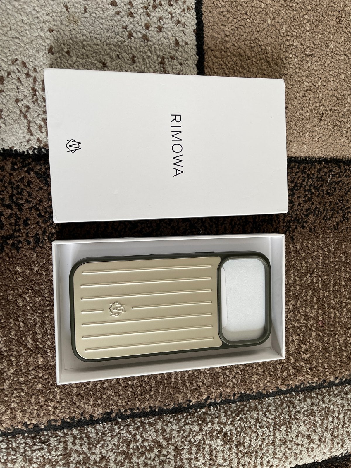 Rimowa iPhone 17 Pro Max Hoesje - Zo goed als nieuw, Goud, Hoesje of Tasje, Ophalen of Verzenden, Zo goed als nieuw