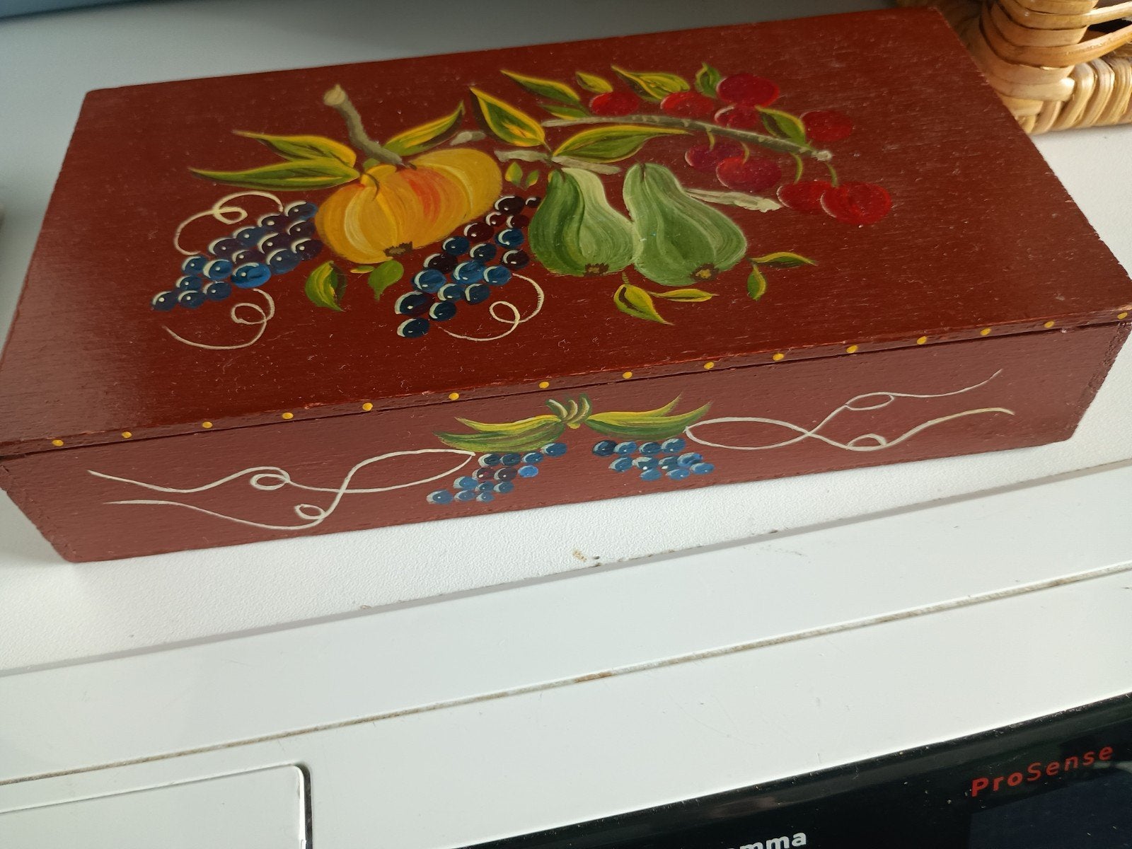 Oud bewerkt sigarendoosje met fruitdecoratie, Ophalen of Verzenden