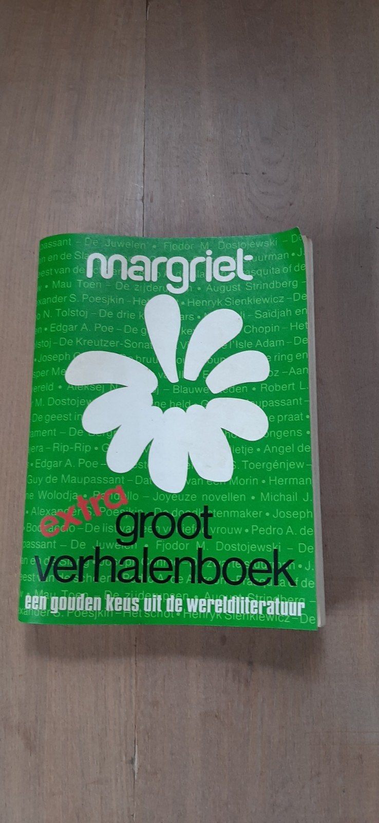Vintage Margriet Extra Groot Verhalenboek - 768 pagina's, Ophalen of Verzenden, Gelezen, Diverse Auteurs, Nederland