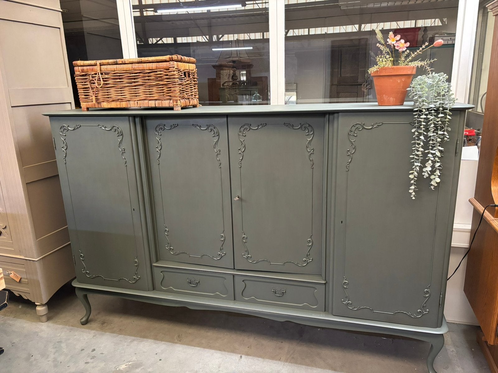 Brocante Queen Ann buffetkast / kast SALE, Studio Larilo, Zo goed als nieuw, Sportstraat 6 Kerkrade, Studiolarilo@gmail.com