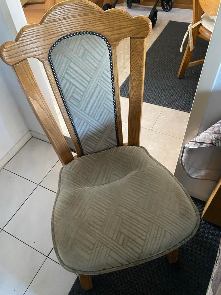 eetkamerstoel met gestoffeerde zitting gratis afhalen, Huis en Inrichting, Stoelen, Gebruikt, Overige kleuren, Ophalen of Verzenden