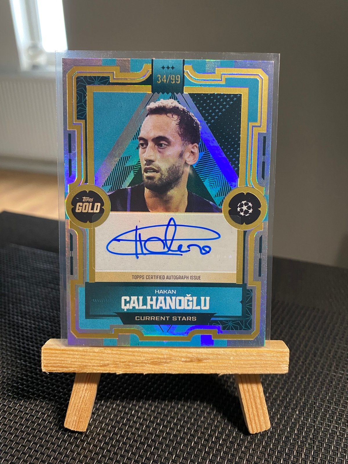 Hakan Çalhanoğlu /99 Inter Milan Autograph Topps Gold 2026, Ophalen of Verzenden, Zo goed als nieuw, Buitenlandse clubs, Spelerskaart