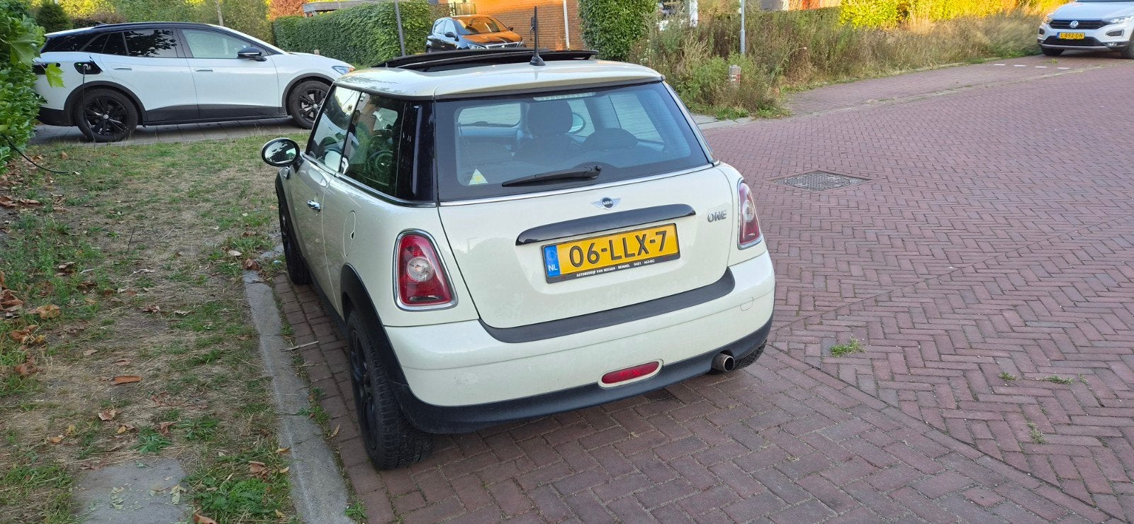 MINI One 1.6 | Pano | Navi | Airco | APK 06-2027, Auto's, Voorwielaandrijving, 74 pk, 4 cilinders, Airconditioning