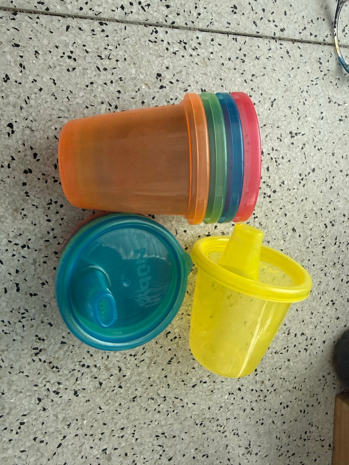 Set van 5 Nuby bekers en 2 tuitbekers, Ophalen, Gebruikt