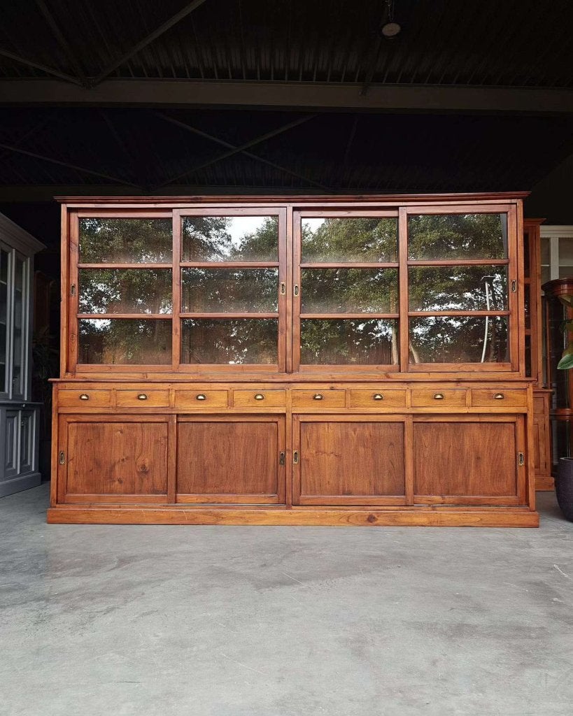 Antieke teak winkelkast | 308cm brede servieskast #9507, Antiek en Kunst, Ophalen of Verzenden
