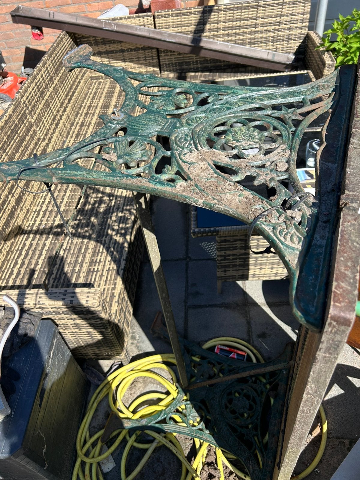 Tuin tafel met gietijzeren poten - opknapper, Ophalen