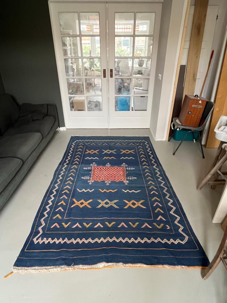 Uniek handgeweven Berber 250x150 vloerkleed Blauw als nieuw, Ophalen, Blauw, 150 tot 200 cm, 200 cm of meer