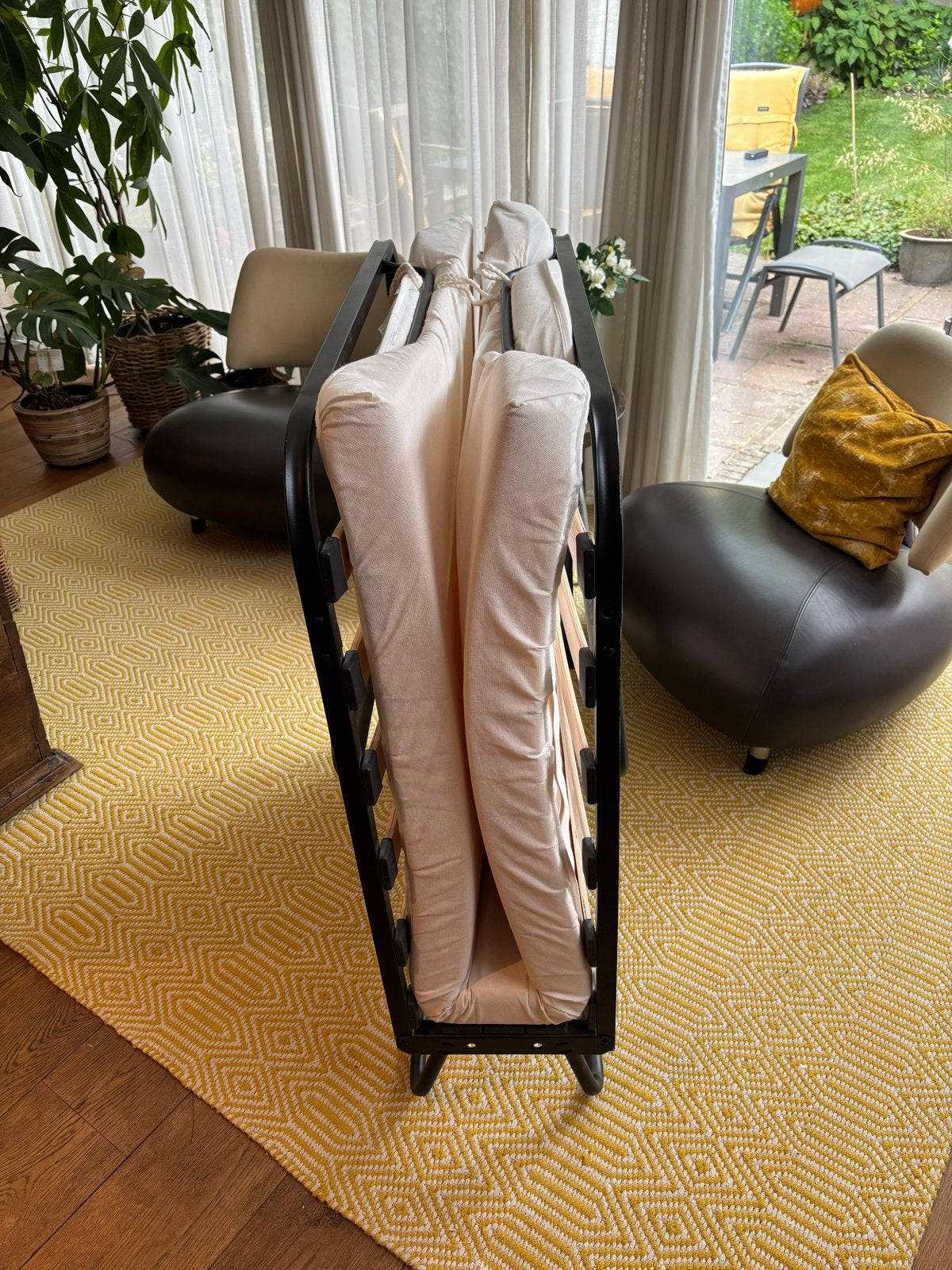 Opvouwbaar logeerbed met matras - Zo goed als nieuw, Ophalen, Eenpersoons, Zwart, 190 cm of minder