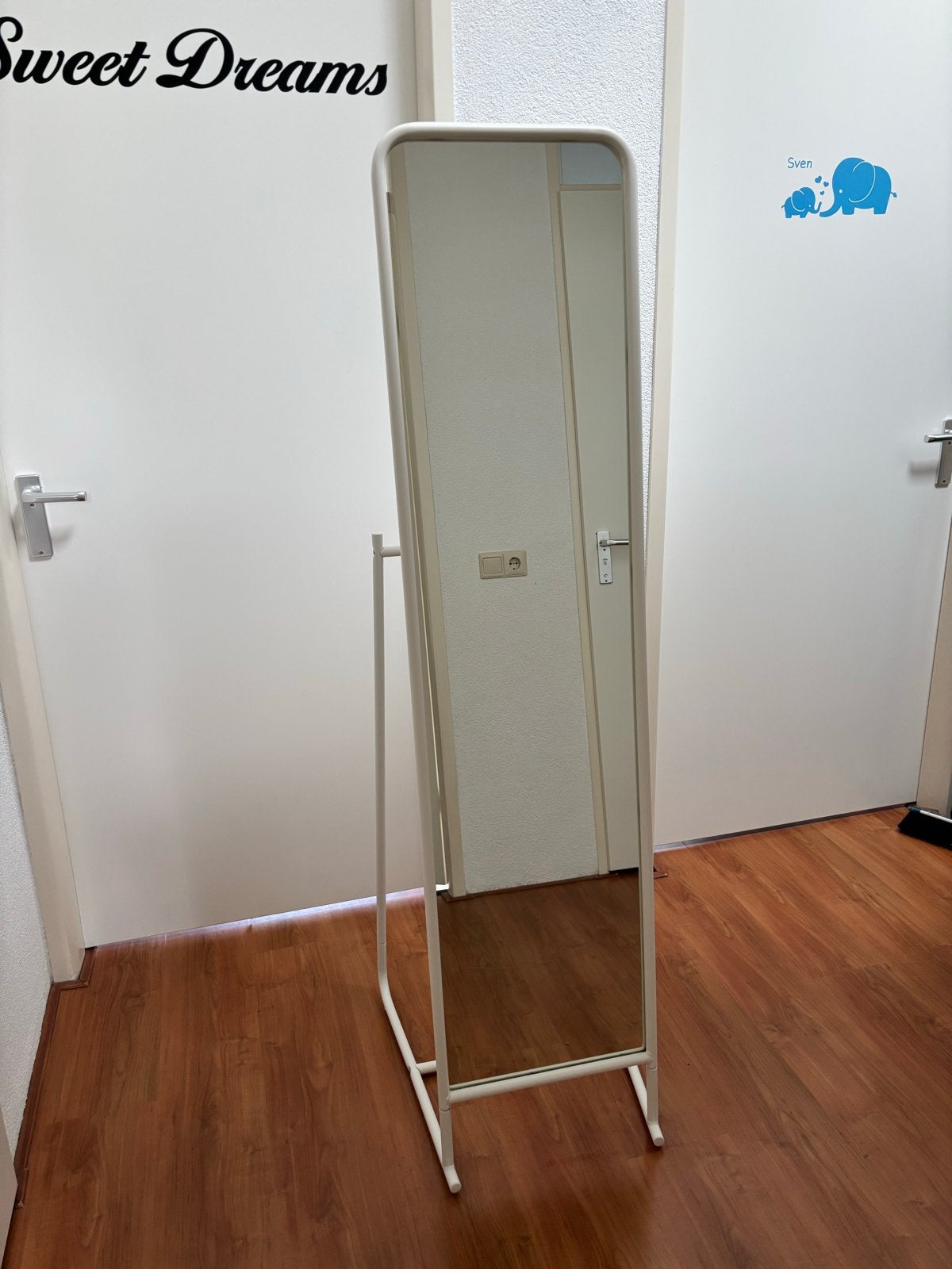 Spiegel met standaard en haken, Huis en Inrichting, Woonaccessoires | Spiegels, Ophalen, Minder dan 50 cm, Zo goed als nieuw, 150 tot 200 cm