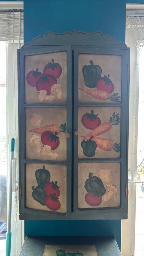 Landelijk groen geschilderde 2 kastjes en bijzettafel, Ophalen