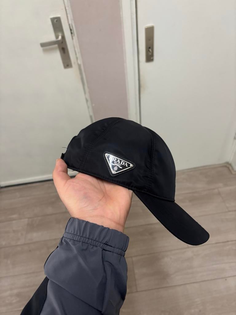 Prada pet zwart - Zo goed als nieuw, Ophalen of Verzenden, Zo goed als nieuw