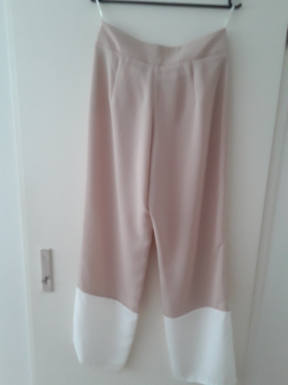 Broek dun zomer wijd S zandkleur nude metbies onder, Ophalen of Verzenden, Zo goed als nieuw
