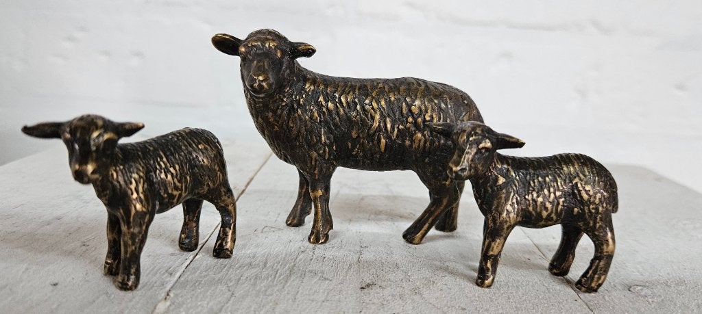 SCHAAP MET 2 LAMMETJES / bronzen beeld, Verzamelen, Dierenverzamelingen, Ophalen of Verzenden, Nieuw, Boerderijdier, Beeldje of Figuurtje