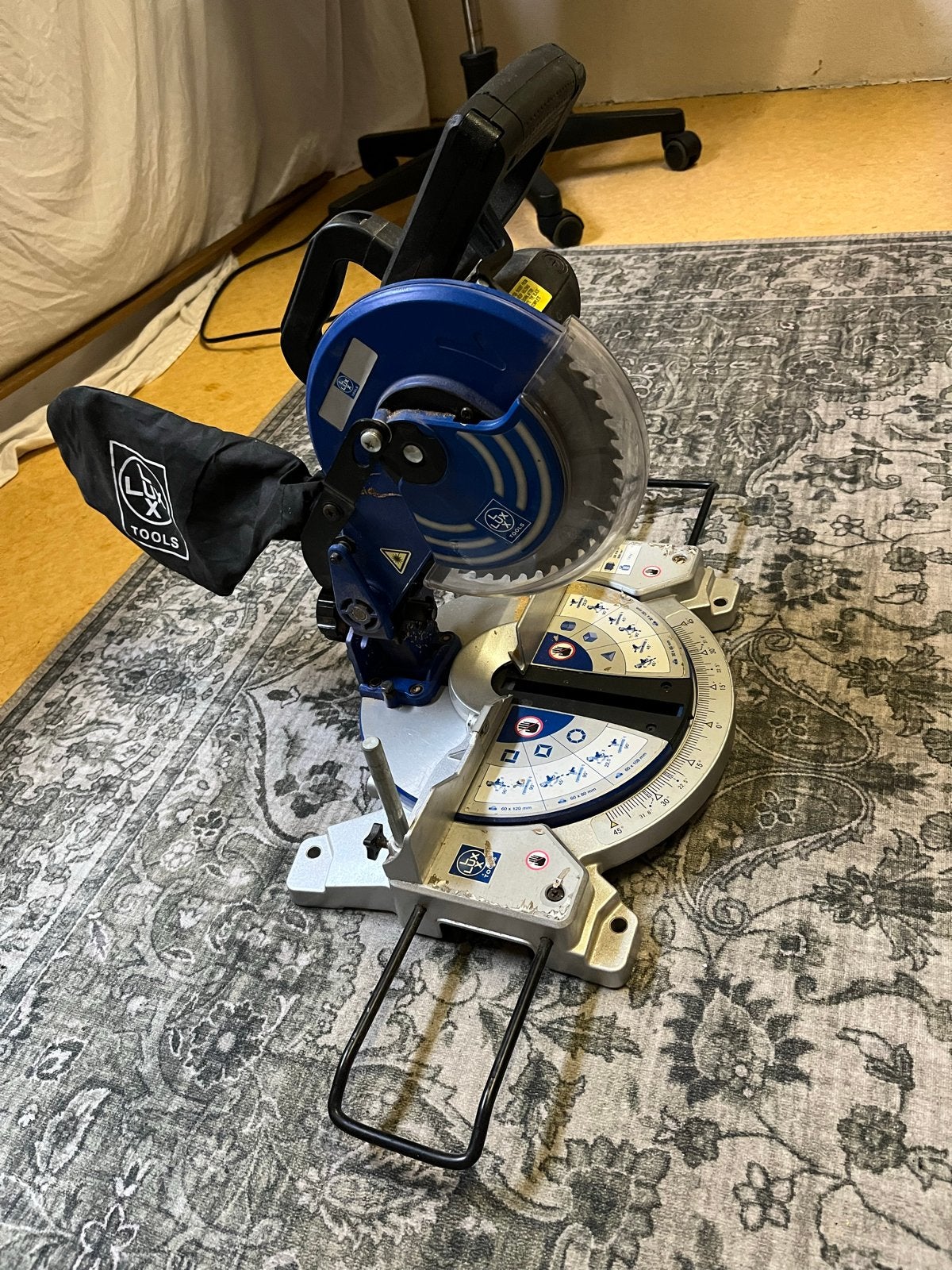 LXT Tools Afkortzaag - Krachtige Zaag voor Precisiewerk, Doe-het-zelf en Verbouw, Gereedschap | Zaagmachines, Ophalen, Gebruikt