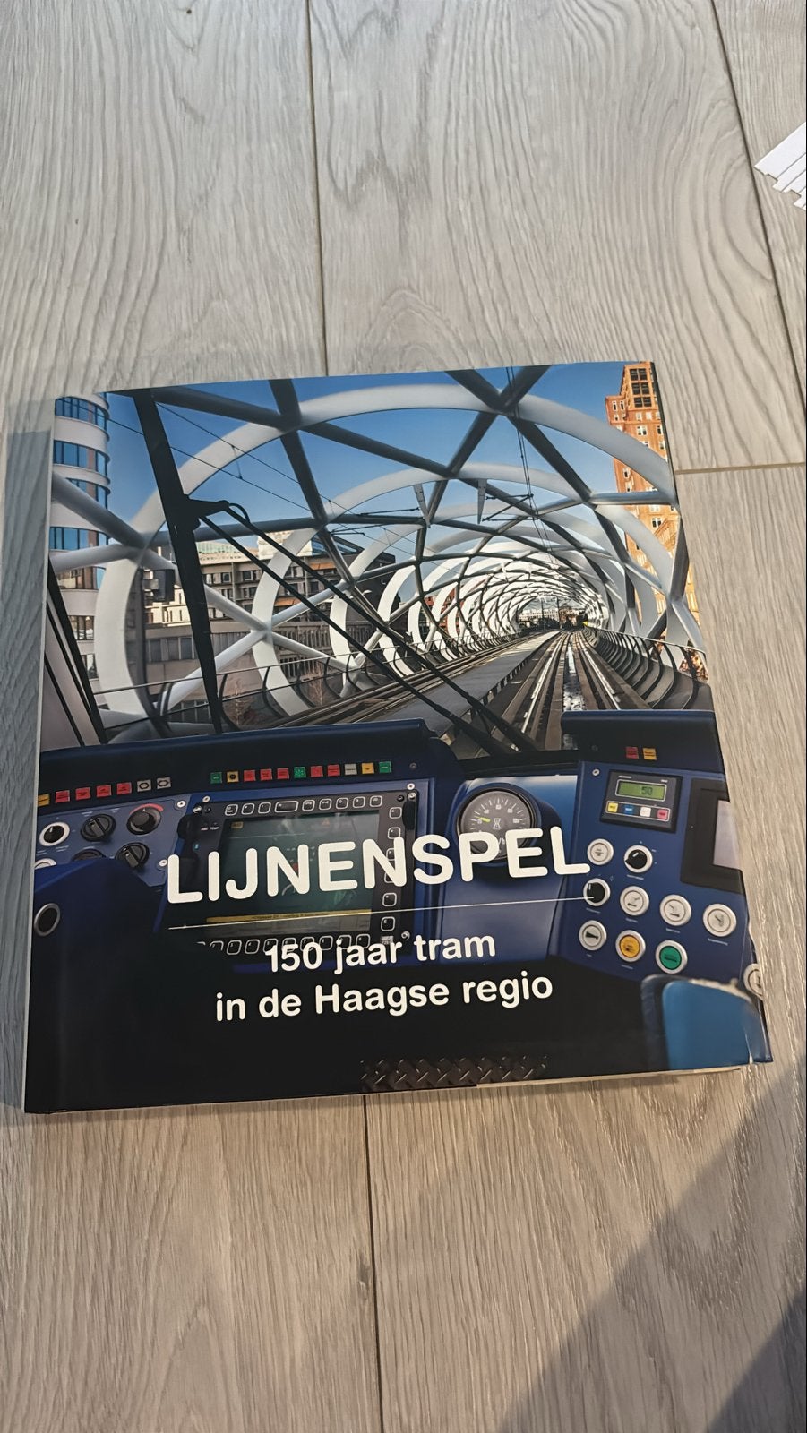 Lijnenspel: 150 jaar tram in de Haagse regio, Boeken, Ophalen of Verzenden, Zo goed als nieuw, Tram