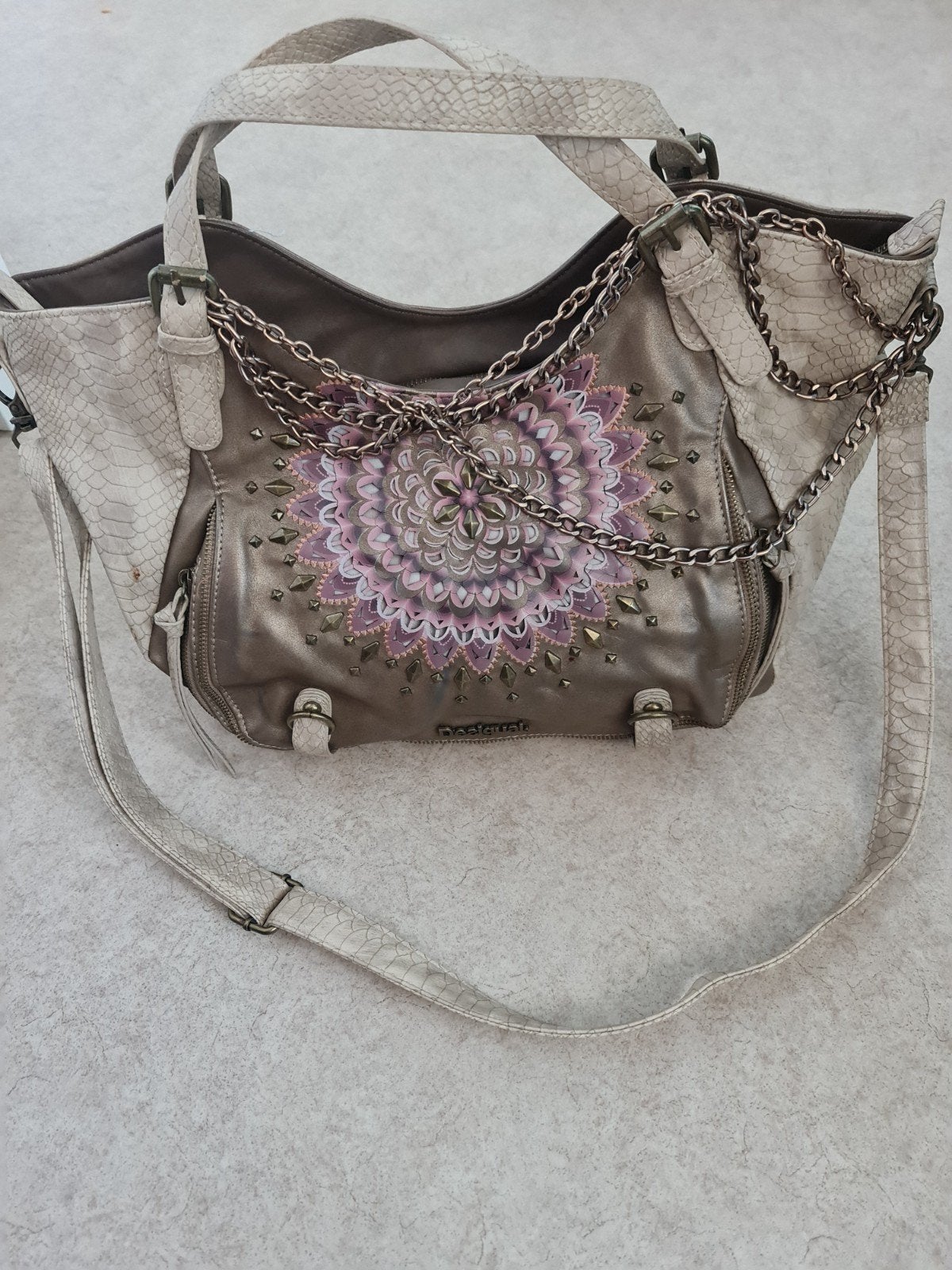 Desigual Handtas met Mandala en Kettingen, Ophalen of Verzenden, Zo goed als nieuw, Beige, Handtas