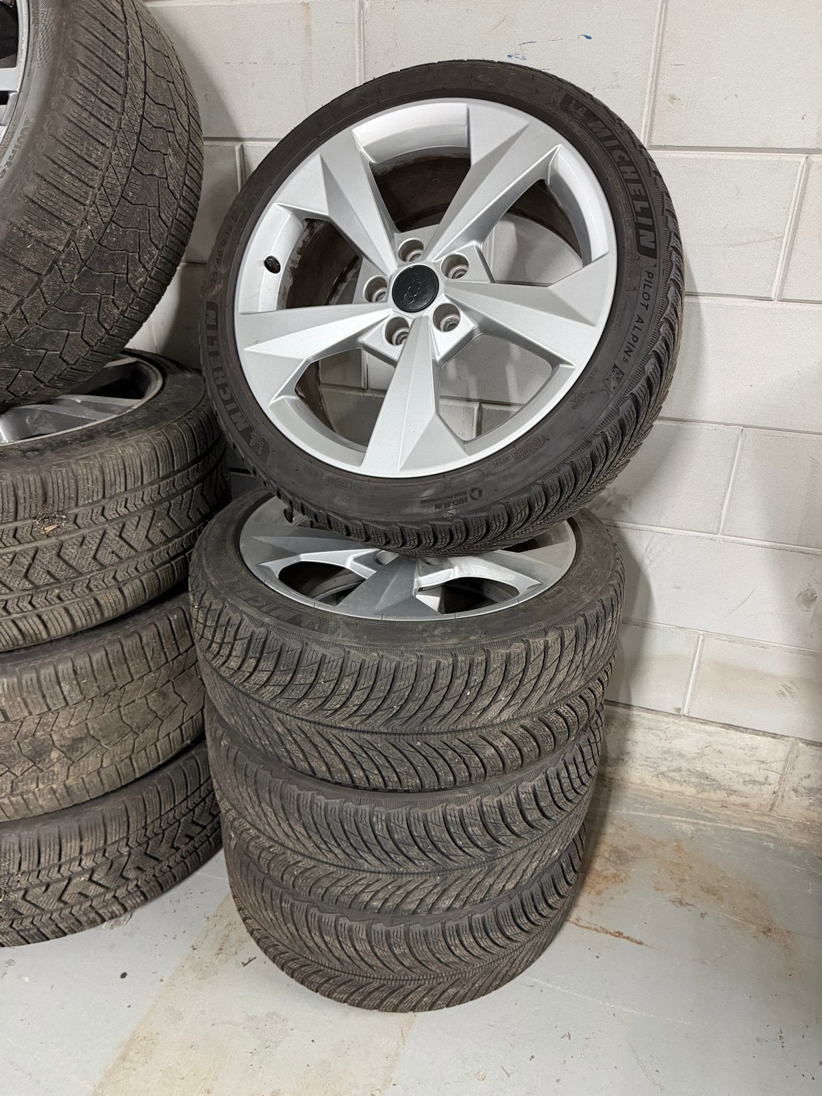 Audi 18 inch velgen met Michelin winterbanden 225/40 R18, Auto-onderdelen, Banden en Velgen, Ophalen, 18 inch, Gebruikt, Banden en Velgen