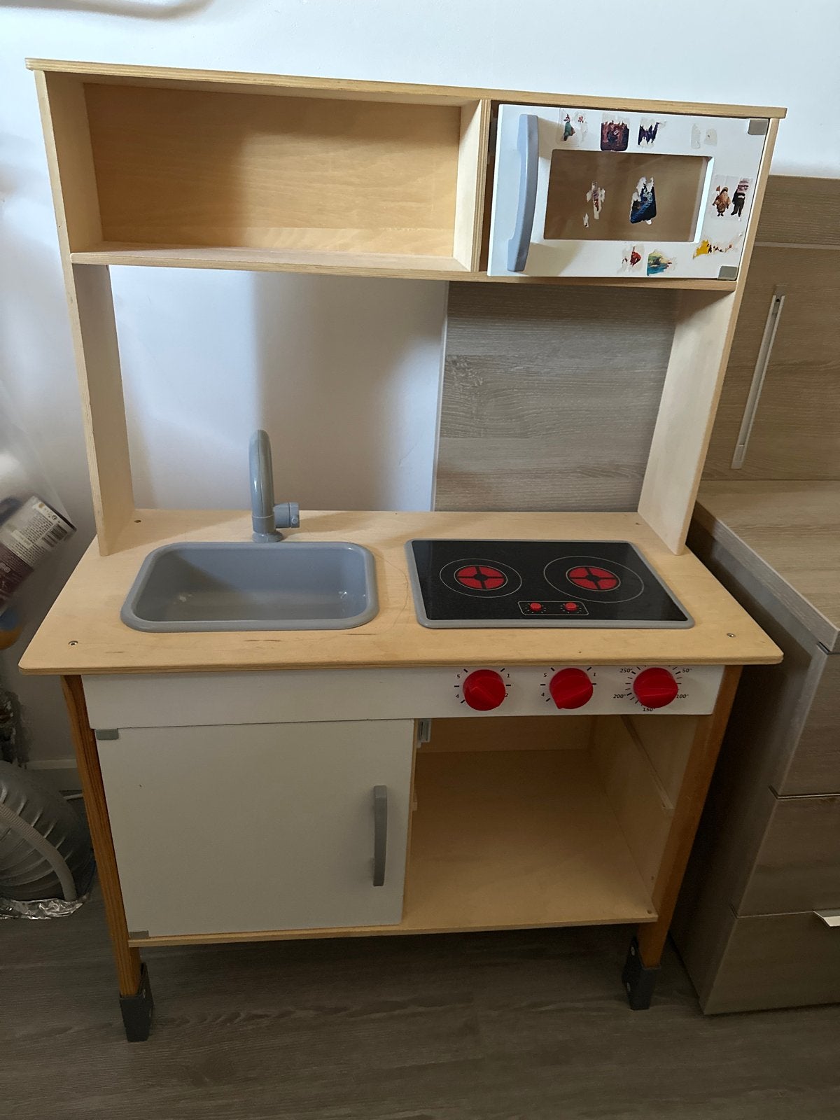 Houten kinderkeuken met kraan, kookplaat en magnetron, Ophalen, Gebruikt, Jongen of Meisje