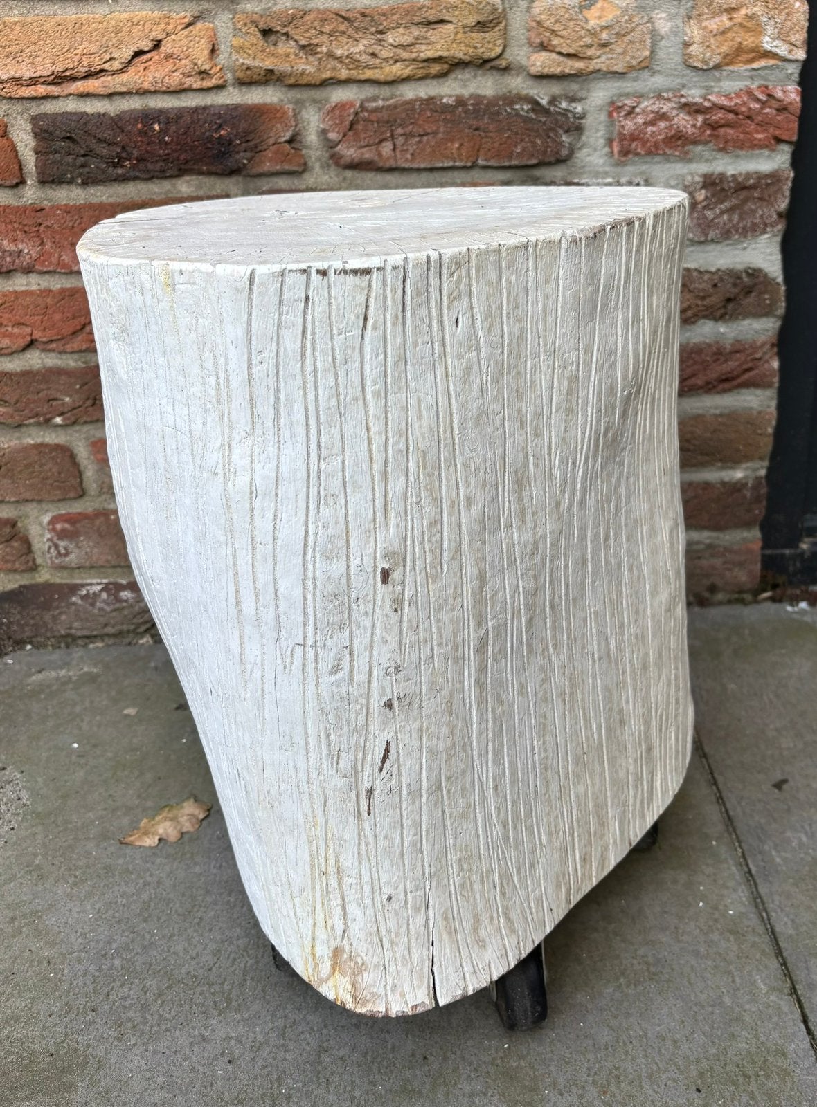 Boomstam bijzettafel op wielen., Ophalen, Zo goed als nieuw, Rond, Minder dan 55 cm