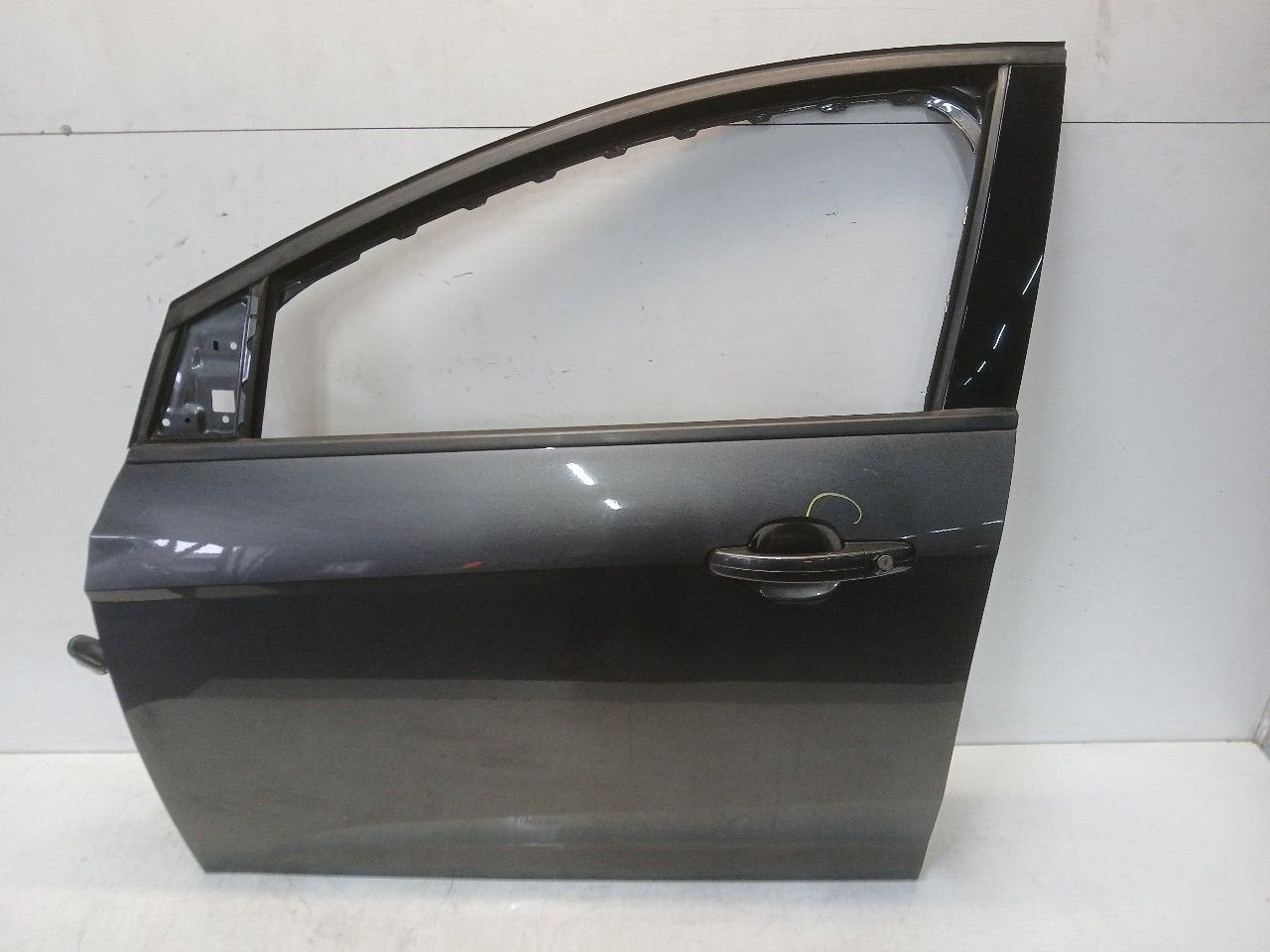 Portier links voor Ford Focus, Auto-onderdelen, Onderdelen@venauto.nl, Van der Ven Autorecycling B.V., Gebruikt, Ettenseweg 76, 4706 PB Roosendaal, The Netherlands