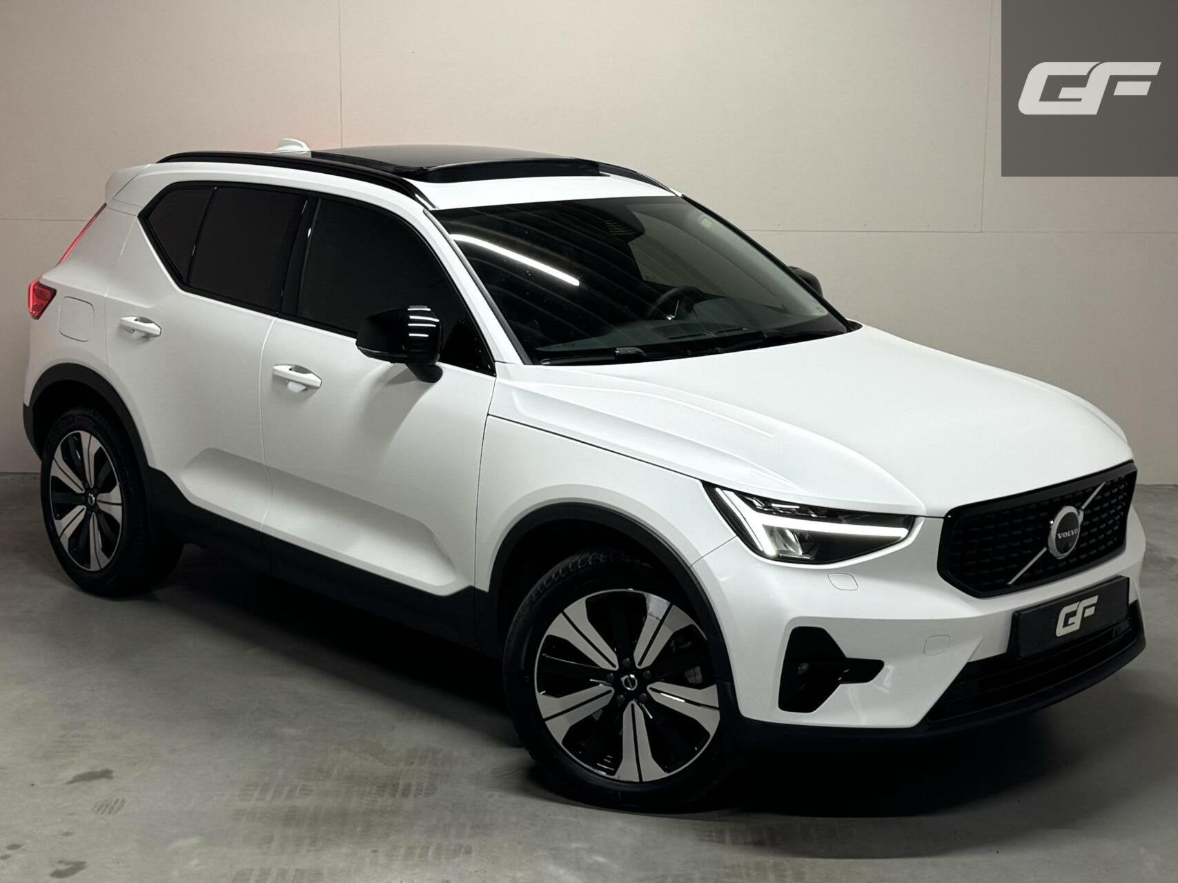 Volvo XC40 1.5 T5 Plug-in Hybrid Ultimate Dark Pano H/K 360, Met garantie (alle), Wit, Bedrijf, Automatische klimaatregeling