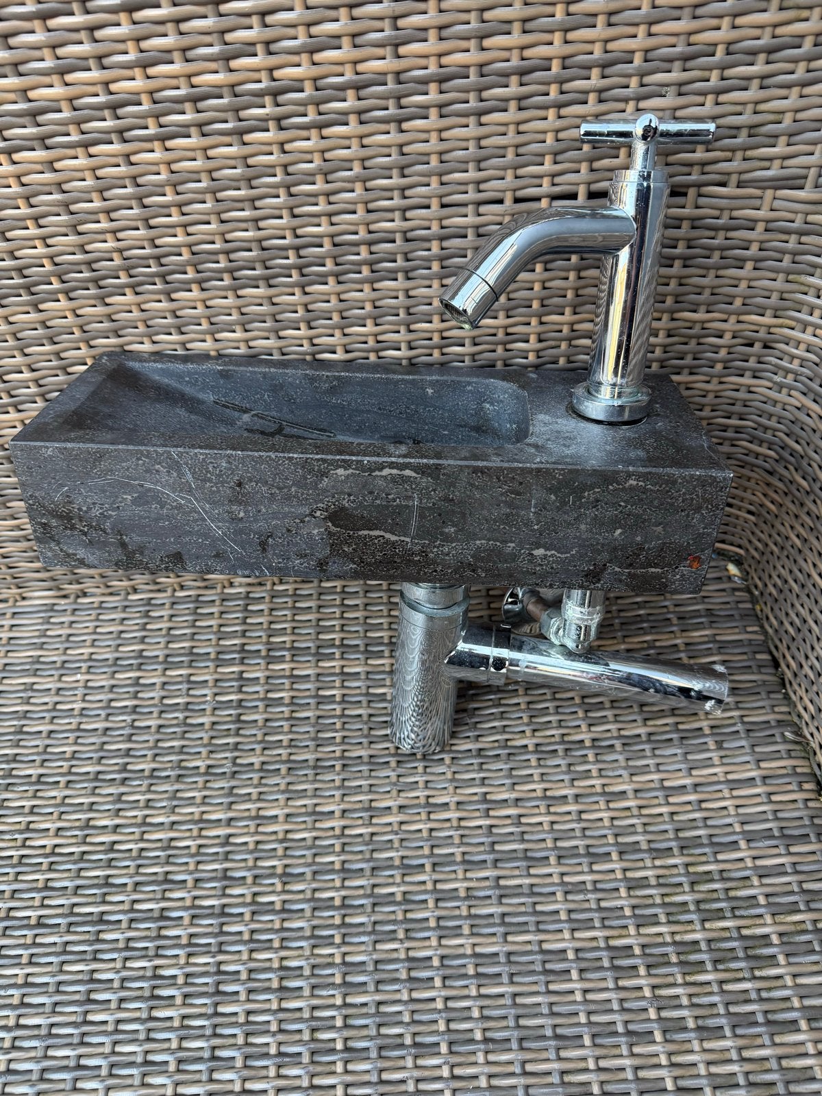 Natuurstenen wasbak met chromen kraan, Ophalen, Gebruikt, Chroom, Kraan